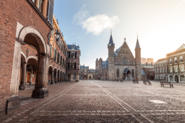 Binnenhof met Ridderzaal iStock-649488328